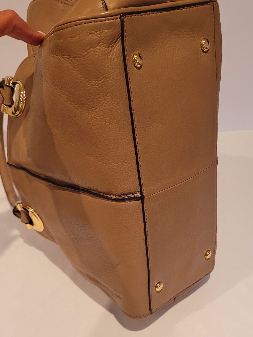 B. Makowsky Tan Leather Shoulder Bag with Gold Hardware - Picture 7 of 13